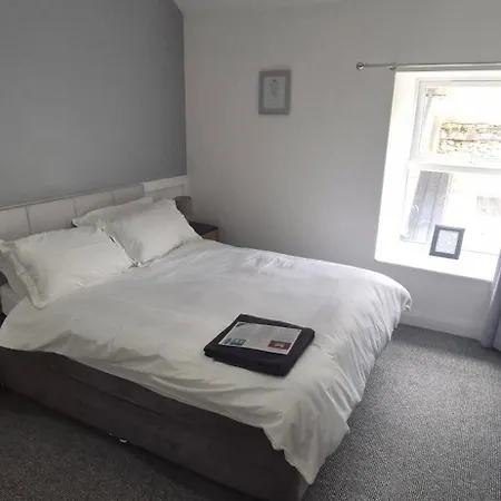 Bed & Breakfast 'james Lyons' The Old Main St Ballyhaunis