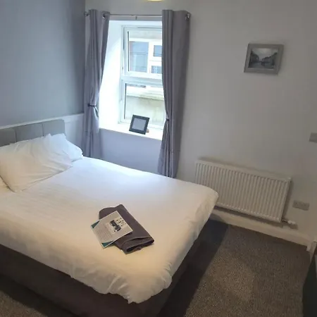 Alojamento de Acomodação e Pequeno-almoço 'james Lyons' The Old Main St