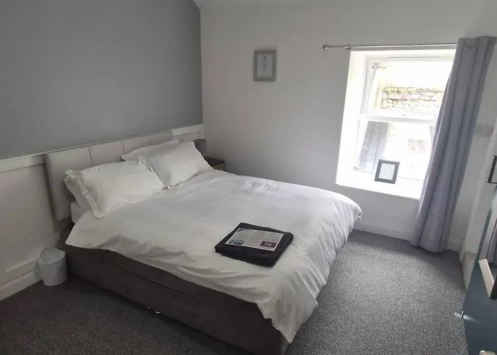 'james Lyons' The Old Main St *