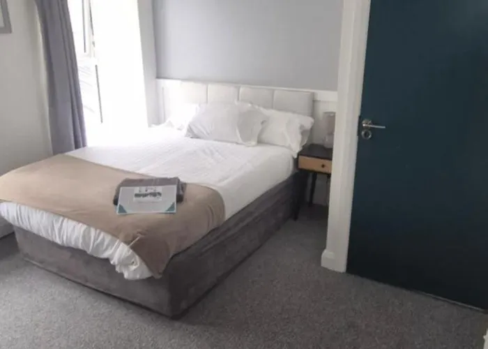 'james Lyons' The Old Main St B&B *