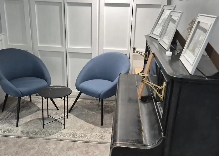 'james Lyons' The Old Main St 발리하우니스